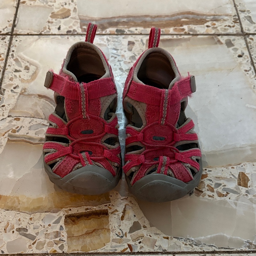Pink Keen Sandals Size 7 - play condition
